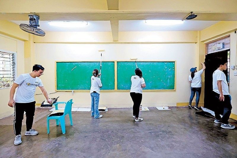 DepEd: Soft drinks, junk food still banned in schools