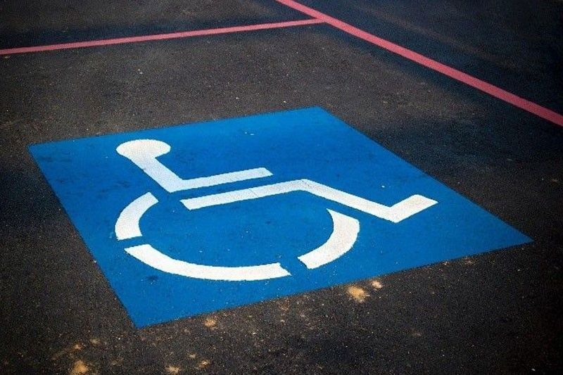 PWD, binugbog at kinuryente sa bus