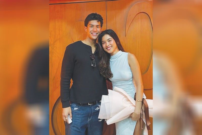 Shuvee at Anthony, trending ang yakapan