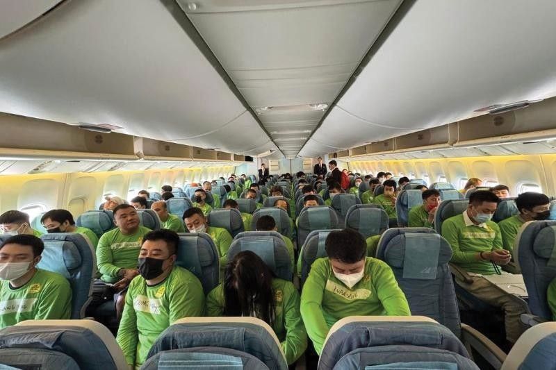 100 Chinese na POGO workers ipina-deport