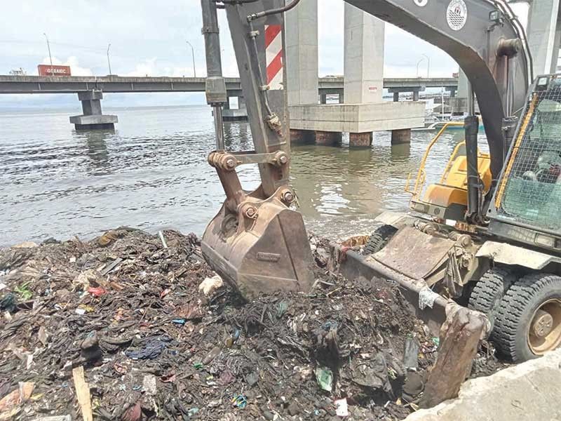 Mga basurang plastic sa dagat gihakot