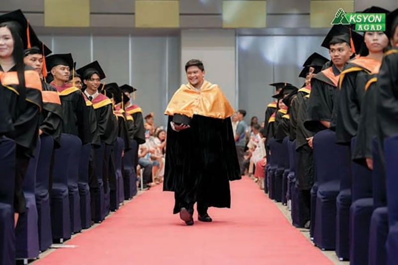 1,166 ka tinun-an migradwar sa Talisay City College