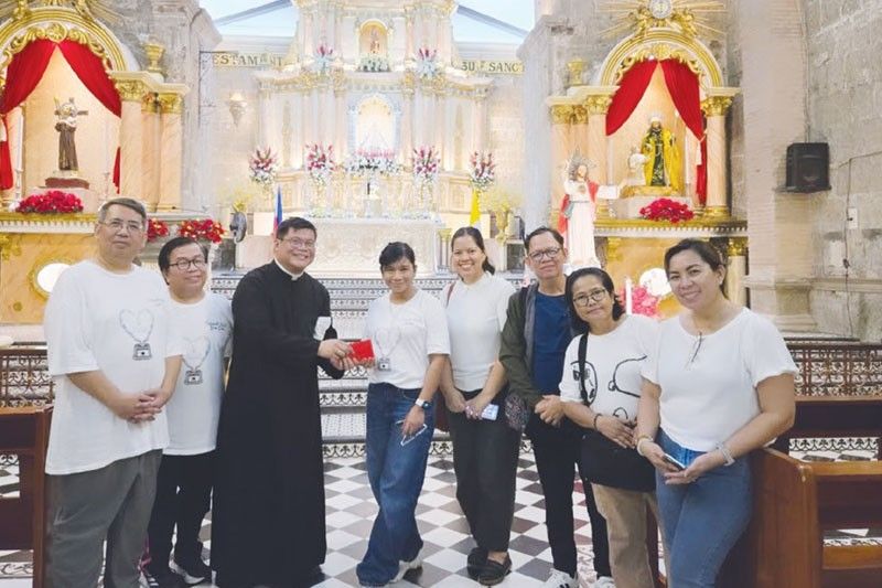 SPEEd nag-donate sa isa sa matandang simbahan, naghatid ng pasalubong sa mga bata sa Kalayaan
