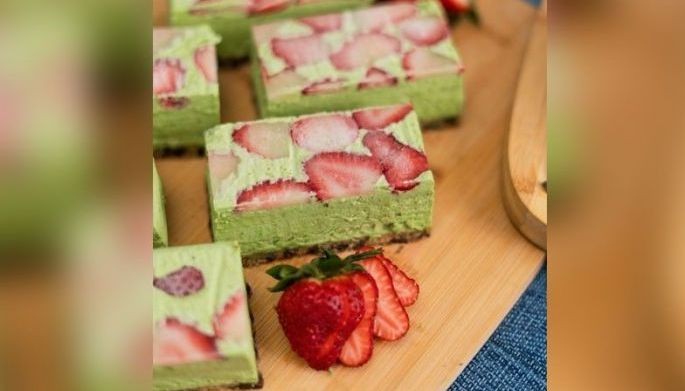 Another variation to Dubai Pistachio treat: Open-faced ice cream bar