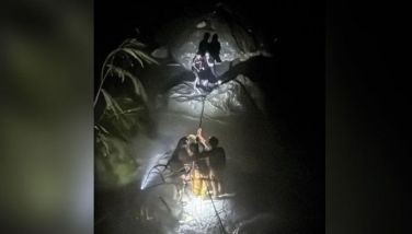 Migamit og pisi ang mga sakop sa BFP-7 Special Rescue Force aron makuha ug mapalabang sa sapa kining duha ka mga batan-ong nag trekking nga na-stranded sa Budlaan Falls tungod sa pagbunok sa uwan ug nisaka og maayo ang tubig niadtong Sabado sa gabii. 
