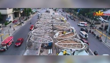 Hangtud karon nagpabiling nagung-ong ang pangutana kun kanus-a pa mapahimuslan sa mga Sugbuanon kining Cebu Bus Rapid Transit nga wala pa gihapon mahuman bisan makadaghan ng nagbutang petsa ang kontraktor nga kini humanon. Si Mayor Nestor Archival Sr. miingon nga gusto niyang ipa blacklist ang kontraktor tungod sa wala pagtuman sa gipangsaad niini. 