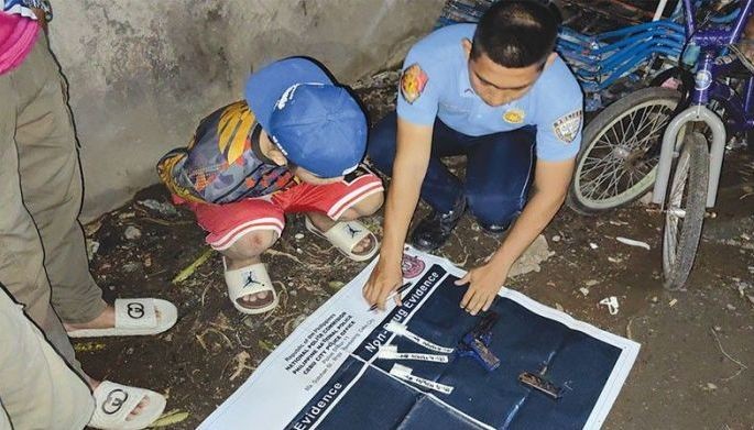 Nadakpan kini si Jettcent Esta&Atilde;&plusmn;o, 18, sa Barangay Mambaling , Cebu City pipila ka oras human unang nangadakpan ang iyang mga ginikanan ug maguwang sa buybust operation didto sa ilang balay sa barangay Sawang Calero atol sa buybust operation. Si Jettcent gikatahong usa ka hitman.   