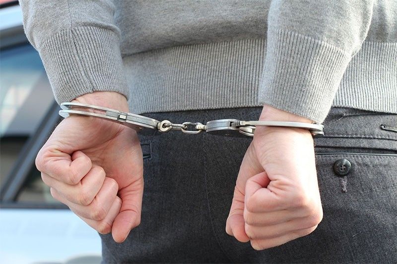 2 Chinese arrested for guns in Makati