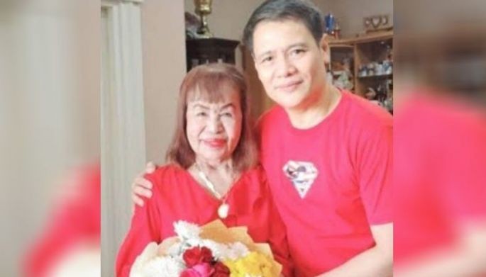 Aling Dionisia at bf, kasal na lang ang kulang