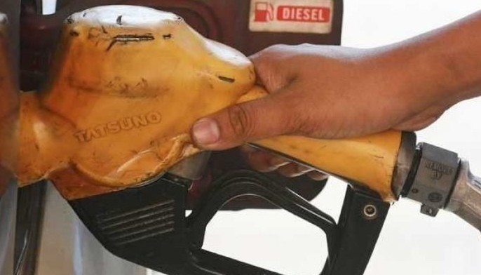 Lower oil prices cut Shell earnings in H1