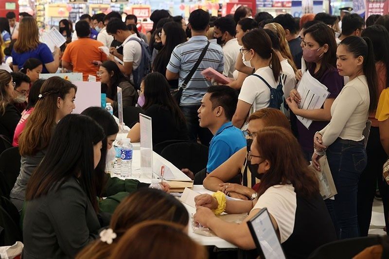 Jobseekers, fresh graduates urged to work in government