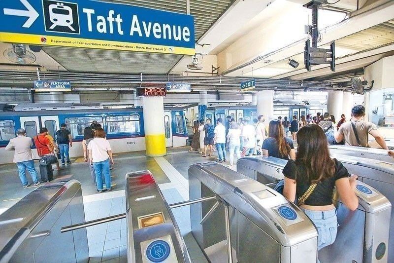 DOTr officials ordered: Commute at least once a week
