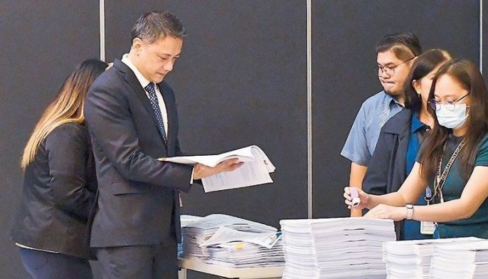 BIR to probe pols&rsquo; lifestyles; Discayas face P7 billion tax case