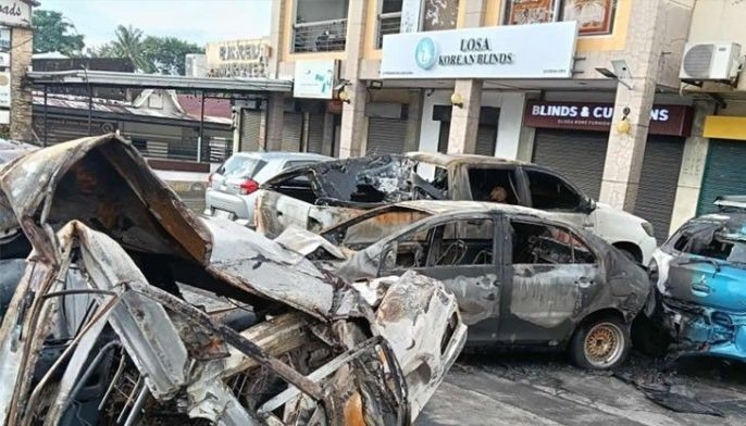 11 sasakyan inararo ng truck, nagliyab: 4 patay, 8 sugatan!