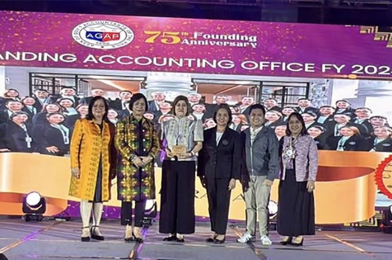Para&Atilde;&plusmn;aque bags AGAP, DILG awards