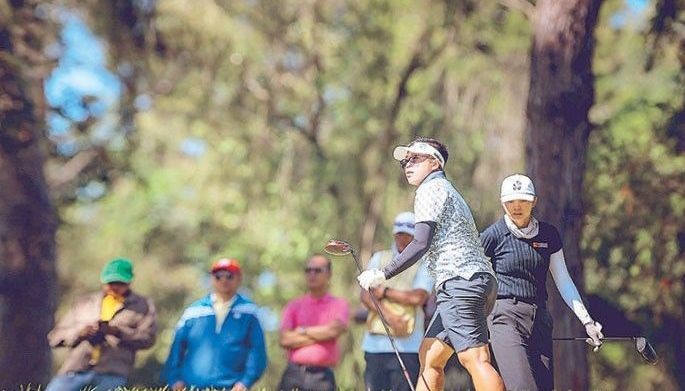 Last-round charge nets Ababa Del Monte crown
