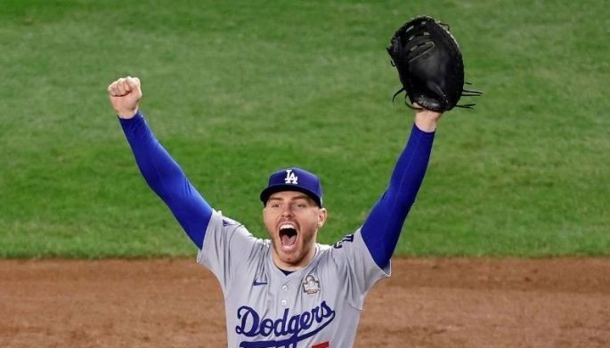 Dodgers take 18-inning World Series Classic
