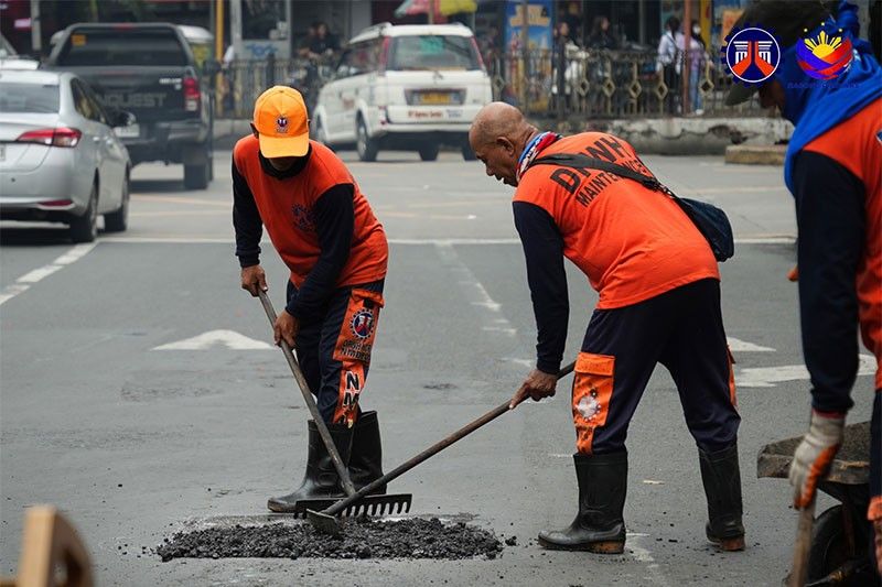 Dizon orders potholes fixed ahead of Undas