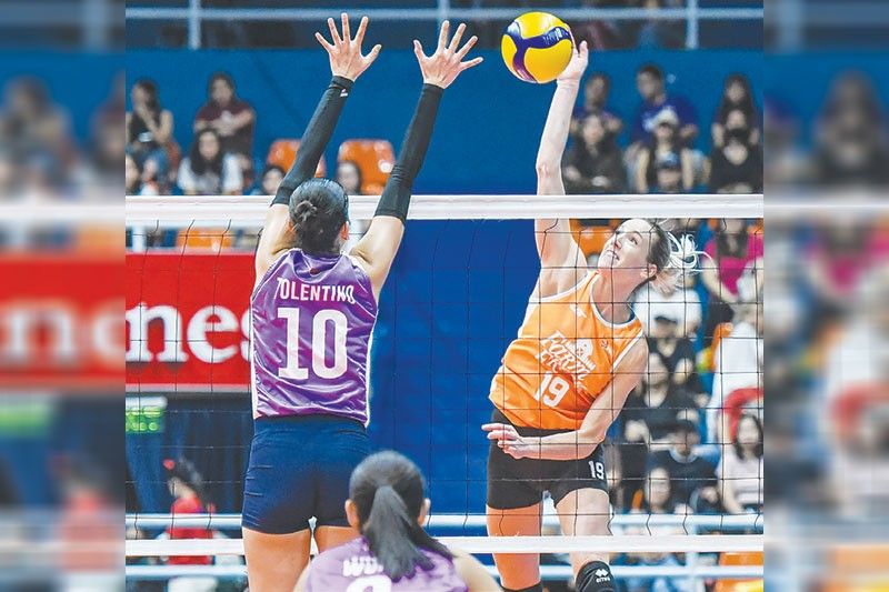Flying Titans kinaldag ng Foxies