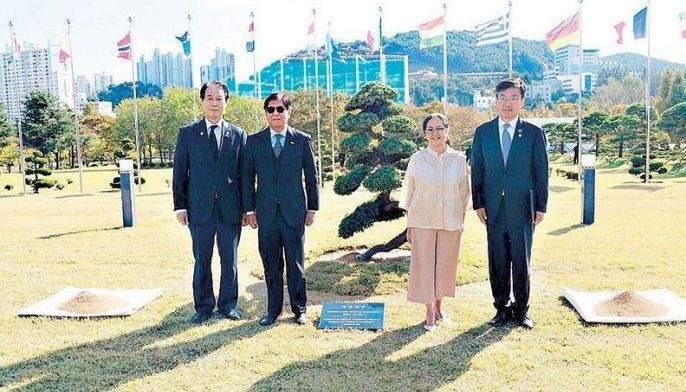 Marcos meets with Chile, South Korea leaders