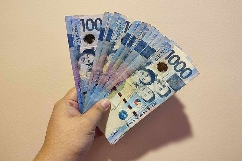 Government year-end bonus, P5,000 gift released this month