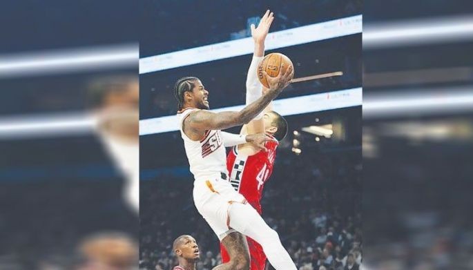 Green pasikat agad sa Suns
