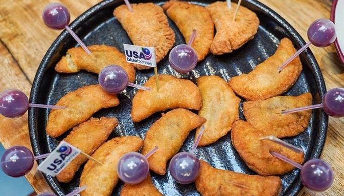 Beef Tapa Empanadas with 'sosyal' dip for Christmas get-togethers