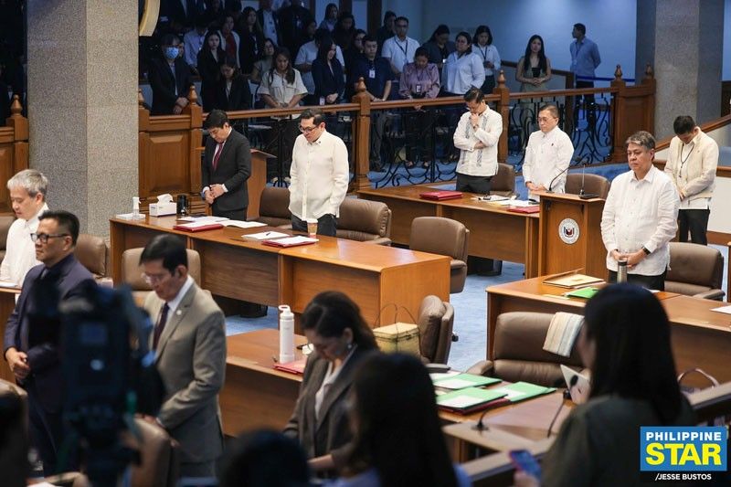 Enrile may pneumonia, nasa ICU