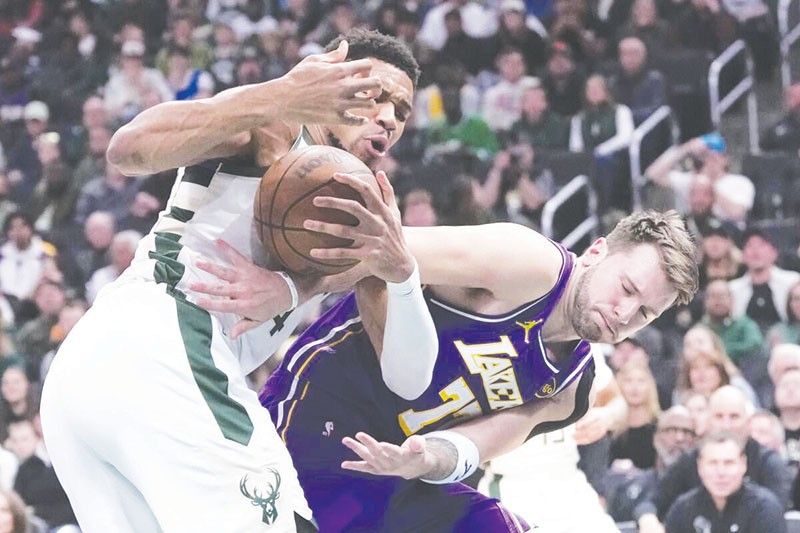 Bucks sinisiw ng Lakers