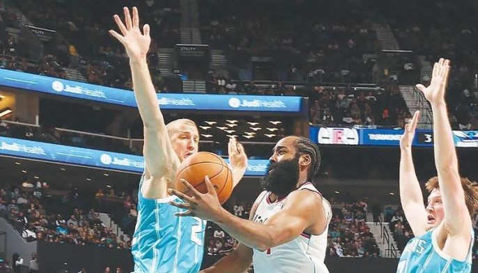 Harden nagpaputok ng 55-pts vs Hornets