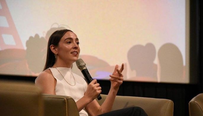 French actress na champion ng kababaihan, dumating sa Manila