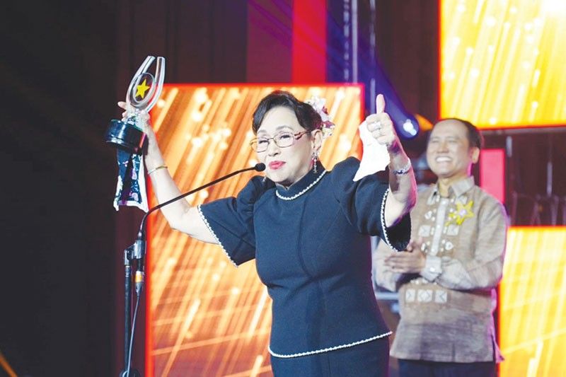Ate Vi, nakuha ang ika-10 trophy sa Star Awards | Pang-Masa