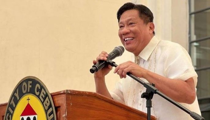 City Hall workers to get refund for undelivered uniforms