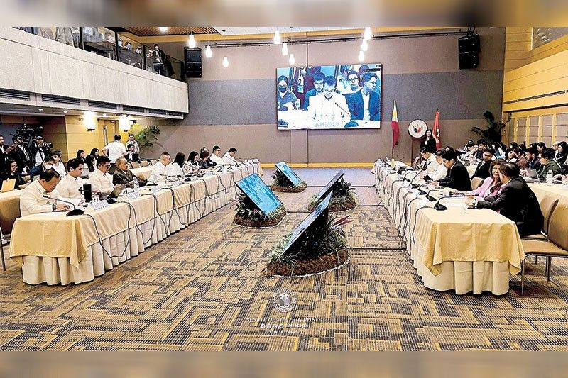 Bicam OKs nearly P1 trillion education budget