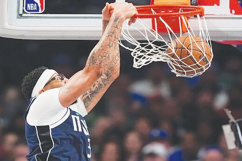 Mavs binuhat ni Davis sa panalo