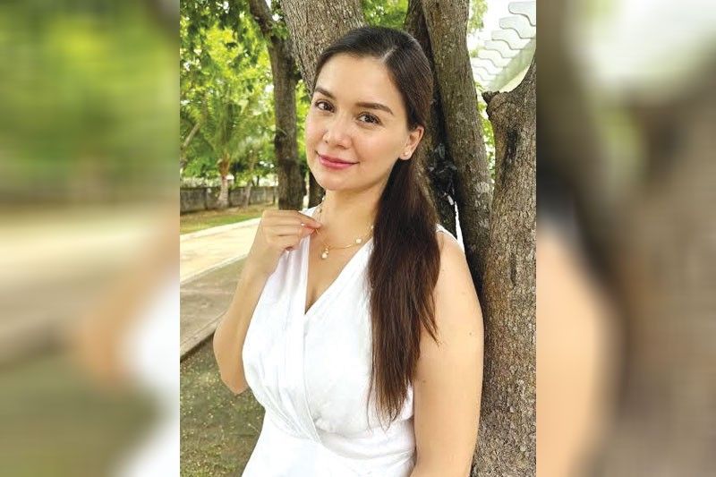 Nadine saputon sa magparamdam lang og Pasko