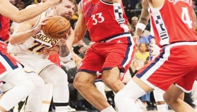 Leonard binuhat ang Clippers