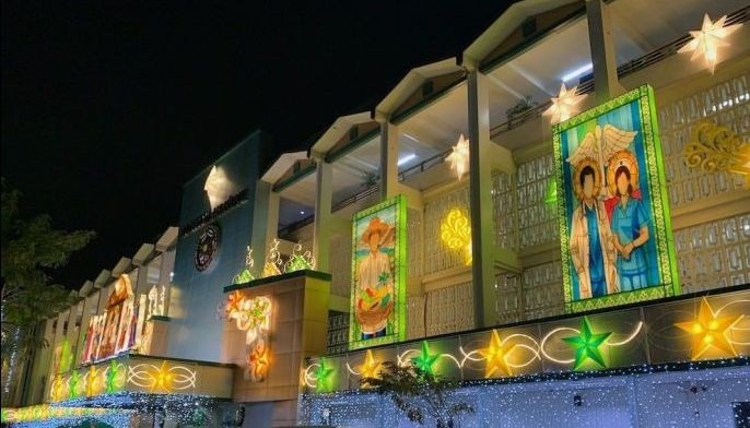 Para&ntilde;aque&rsquo;s&nbsp;holiday decorations shine light on different sectors