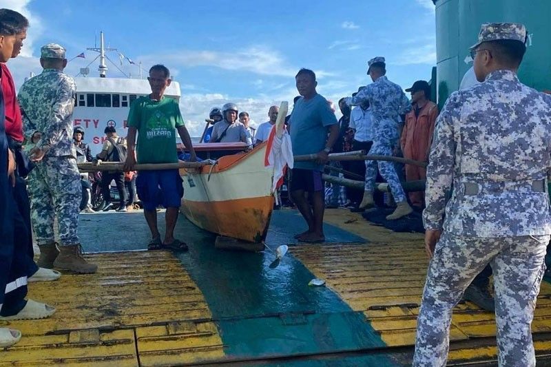 PCG rescues 6 from sunken boat in Negros Oriental