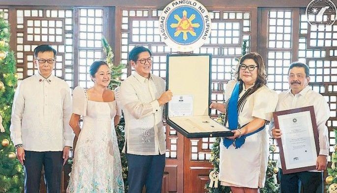 Marcos confers Order of Lakandula on late DMW chief Toots Ople