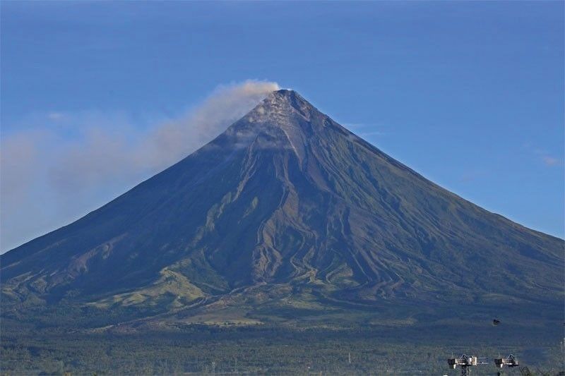Mayon itinaas sa alert level 2