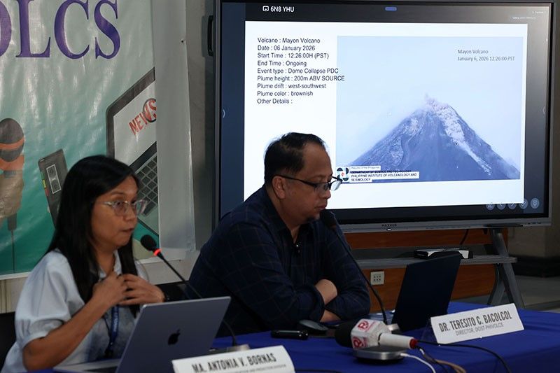 Mga bato na sinlaki ng kotse ibinubuga ng Mayon