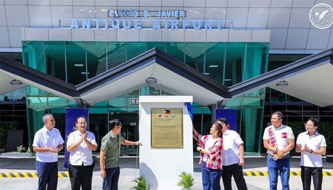 Marcos inaugurates Antique Airport facilities