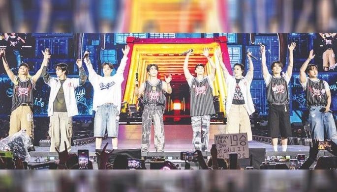 Stray Kids&rsquo; &lsquo;DominATE Experience&rsquo; turns cinema into barricade