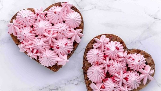 Valentine DIY treat: Heart-shaped Mini Chocolate Cakes
