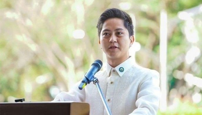 Marcos to Sandro: &lsquo;Where&rsquo;s my grandchild?&rsquo;