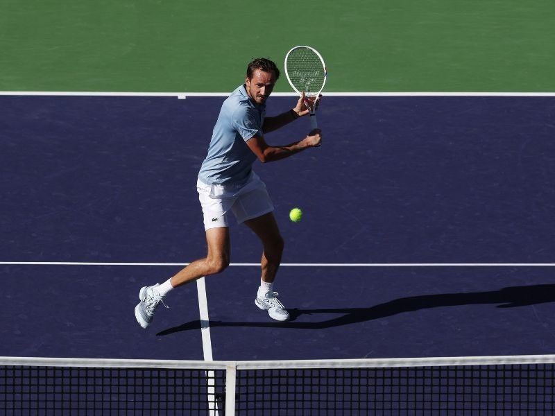 Medvedev, Sinner set up duel for crown