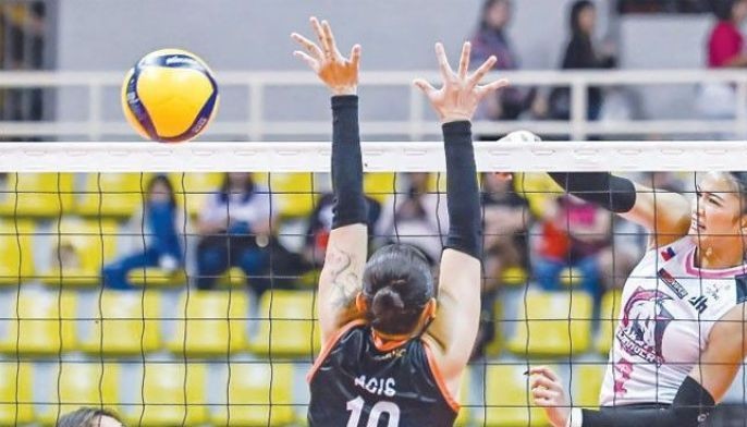 Akari dumikit sa top 4