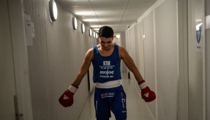 Greenland's teenage boxers throwing punches to survive