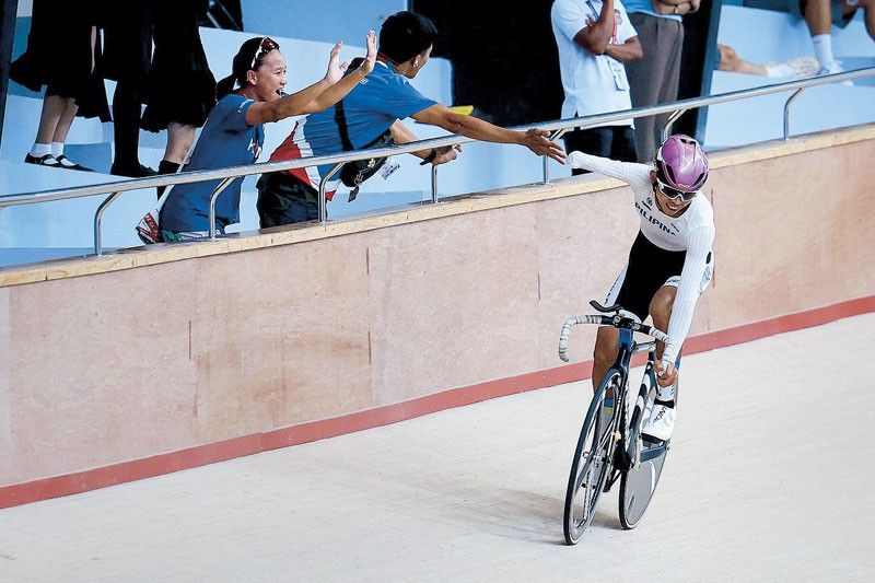 Para cyclist zooms to bronze finish